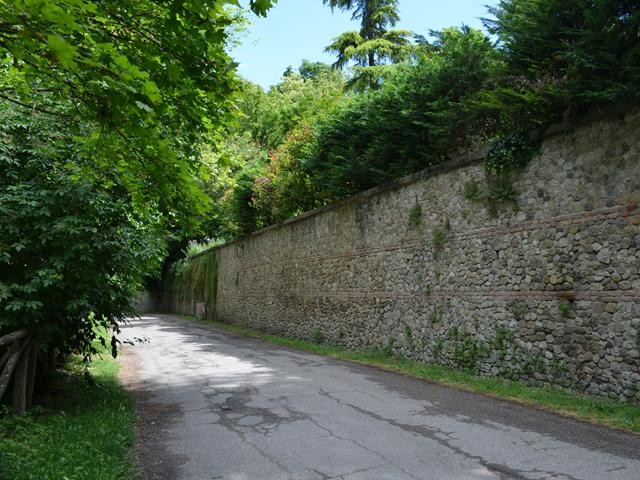 Il sentiero che unisce la vecchia alla nuova Villa Sampieri