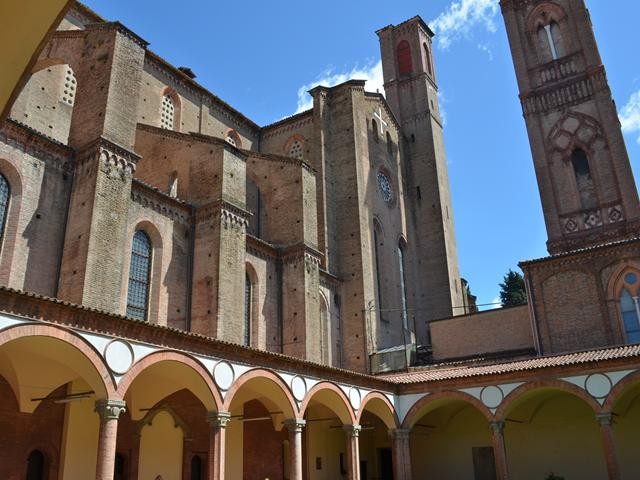 Convento di S. Francesco - Il Chiostro dei Morti e la basilica lato sud