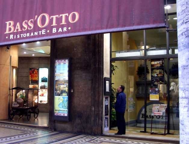 Self-service Bass'Otto in via Ugo Bassi