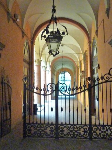 Palazzo Ghiselli Vasselli - ingresso