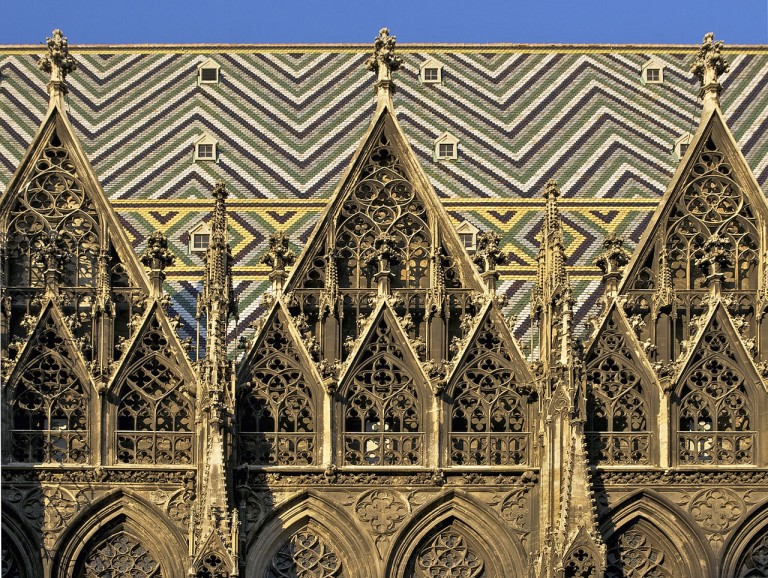 1280px Structures roofs St Stephen's cathedral Vienna modifié 2