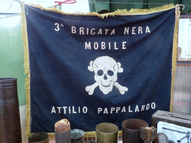 Bandiera della 3a Brigata Nera Mobile "Attilio Pappalardo" - Militaria alla Torre - San Lazzaro di Savena (BO) - 2017