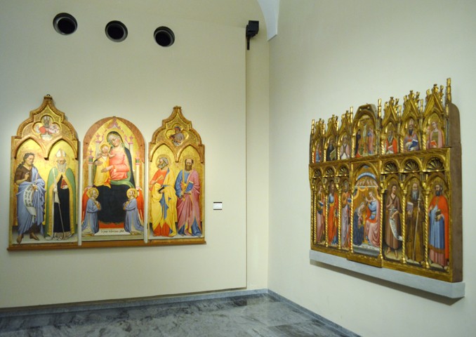 Una sala dedicata alla pittura del Trecento nella Pinacoteca Nazionale (BO)