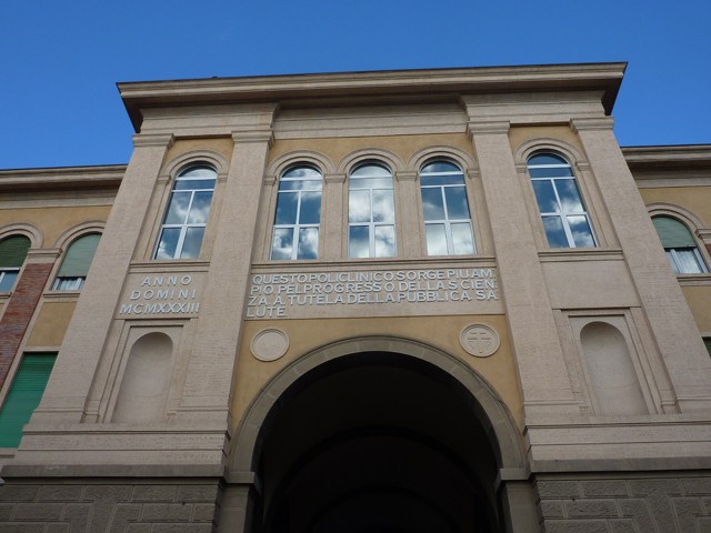 Ingresso principale dell'Ospedale Sant'Orsola (BO) - via Massarenti - lato interno