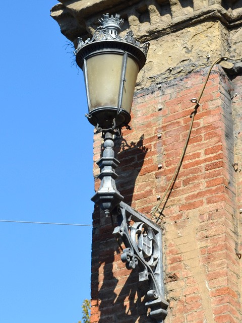 Lampione a gas sulla Porta Saragozza (BO)