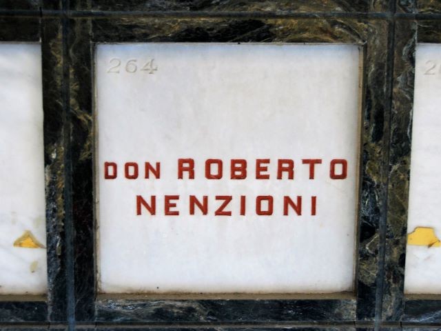 Tomba di don Roberto Nenzioni nel Monumento Ossario dei Caduti Partigiani alla Certosa (BO)