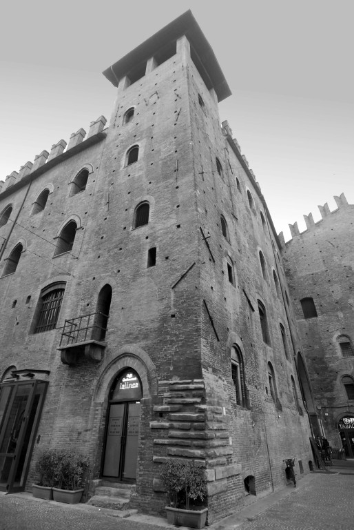 010 Torre dei Lambertini.jpg