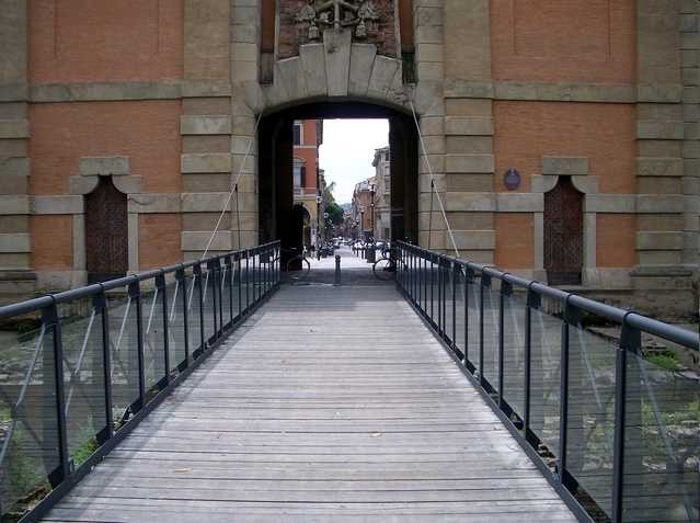 Porta Galliera - ingresso verso il centro città