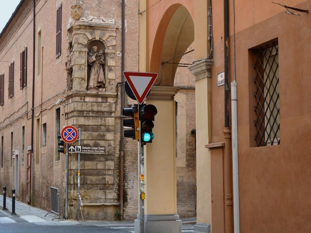 Caserma Enrico Cialdini - angolo via Tagliapietre via Urbana