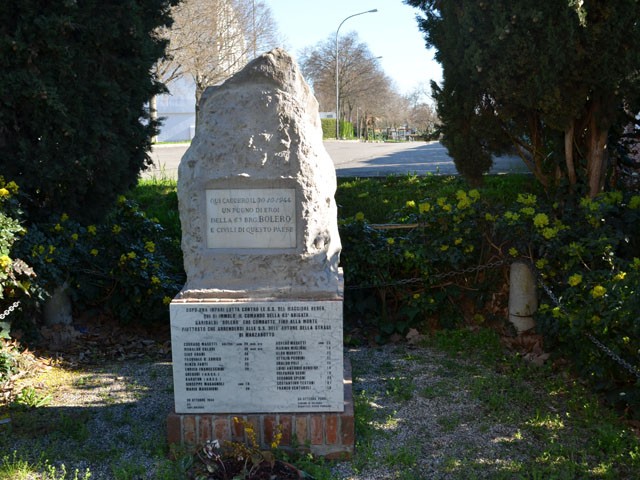 Cippo a ricordo dei partigiani caduti nella battaglia di Casteldebole (BO) nei pressi del fiume Reno