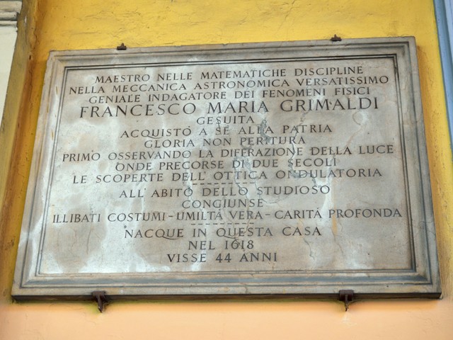 Palazzo Pallavicini già Alamandini, lapide in memoria di Francesco Maria Grimaldi