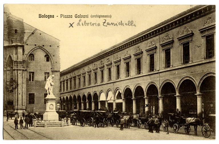 copertina di Piazza Galvani e il palazzo dell'Archiginnasio