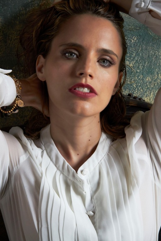 Anna Calvi Photo Credit Roger Deckker LOW.jpg