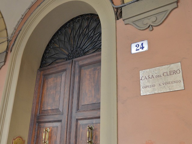 Casa del Clero - Istituto San Vincenzo - via Barberia (BO)