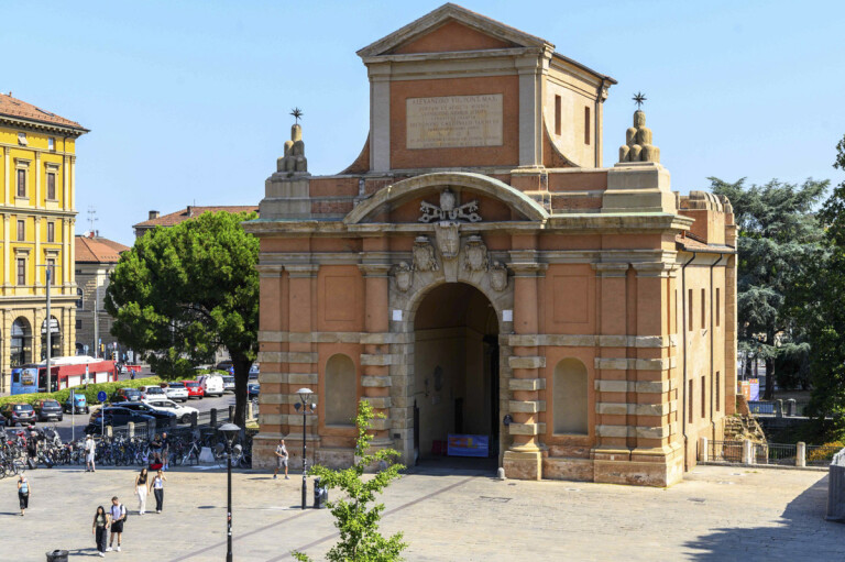 copertina di Il Comune di Bologna pubblica un bando per assegnare lo spazio di Porta Galliera 