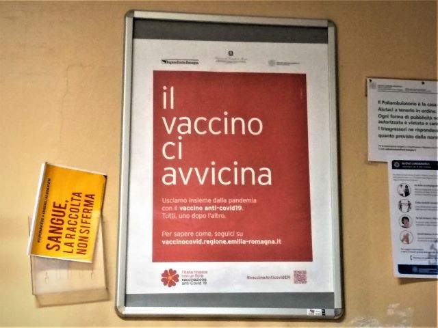 copertina di Inizia la somministrazione del vaccino anti-covid