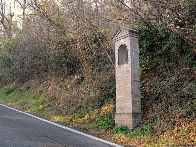 Pilastrino della Via Crucis in via dell'Osservanza (BO) 	