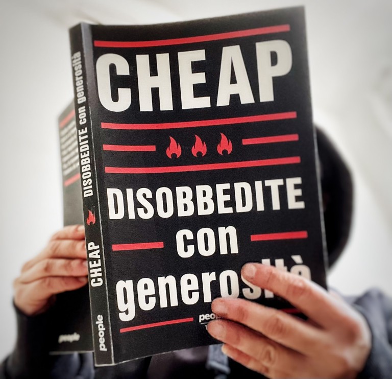 copertina di DISOBBEDITE con generosità