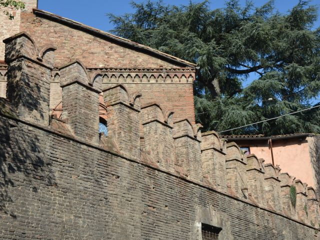 Muro esterno del Collegio di Spagna