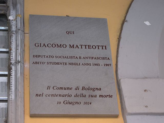 Lapide sulla casa abitata da Giacomo Matteotti studente