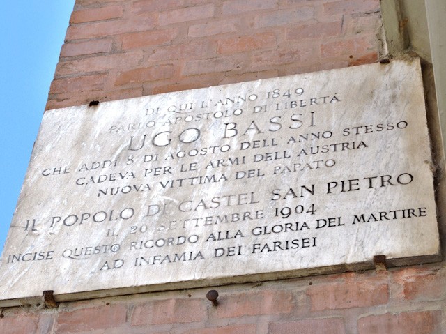 La lapide ricorda la predicazione di Ugo Bassi a Castel San Pietro (BO) nel 1849