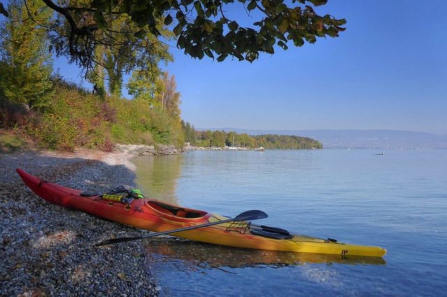 copertina di Sport
Per regatare in solitario, non esiste una scuola. Il tirocinio si effettua sulle barche degli altri e un bel giorno, ci si sente pronti e si mollano gli ormeggi. Isabelle Autissier, Appuntamento con il mare, Mursia, 1996