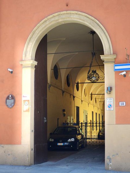Palazzo Poeti - via Barberia - ingresso