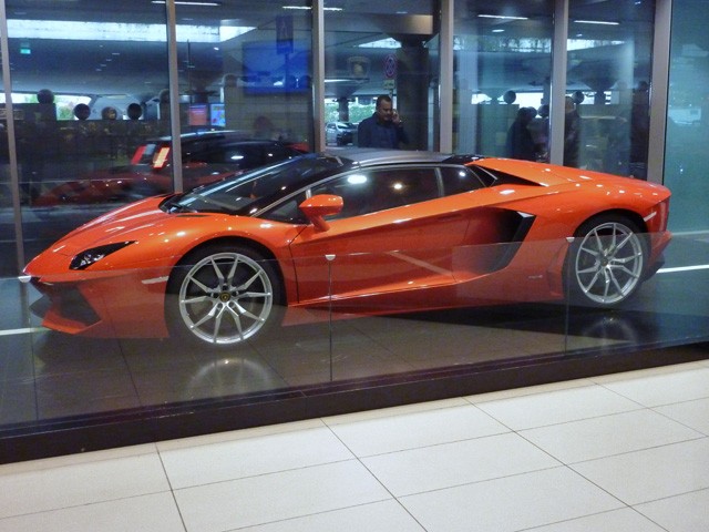 Auto Lamborghini esposta all'aeroporto di Bologna - 2014