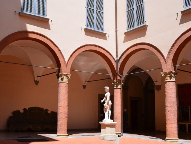 Palazzo Bolognetti Mattei - strada Maggiore (BO) - Cortile interno