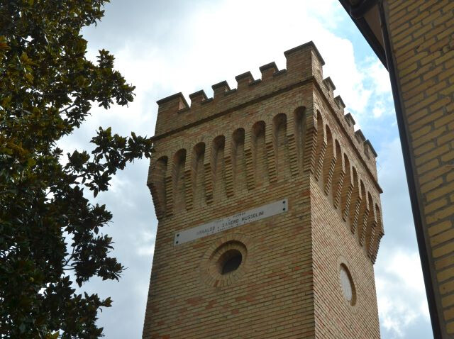 Torre in memoria di Arnaldo Mussolini e del figlio Sandro Italico