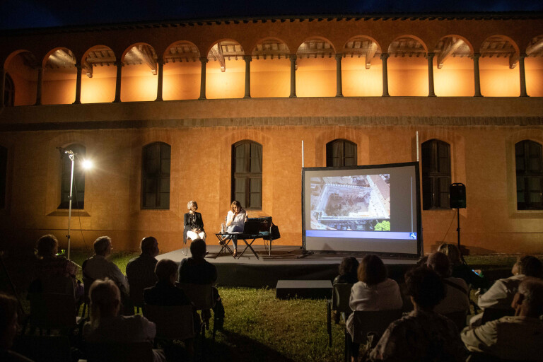 copertina di Vedere l'invisibile. Uno sguardo sul paesaggio agricolo di Imola in età romana attraverso le nuove tecnologie