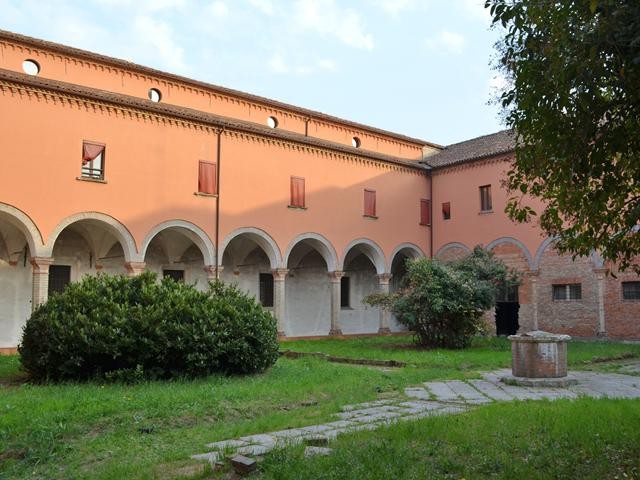 Uno dei chiostri del convento dell'Annunziata (BO)
