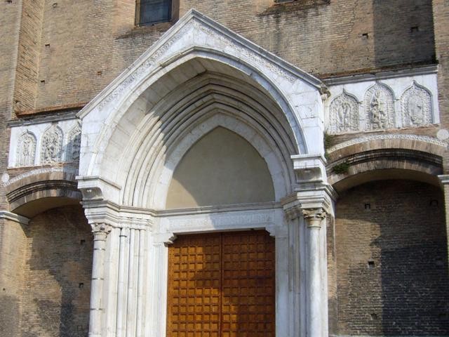 Basilica di San Francesco - portale