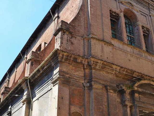 Chiesa soppressa di San Barbaziano - particolare della facciata