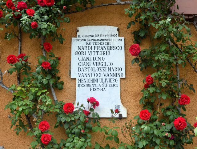 Lapide a ricordo della fucilazione di sette civili di San Felice di Pistoia