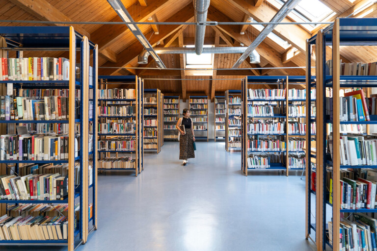 Una lettrice alla Biblioteca Casa di Khaoula