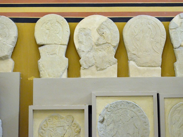 Steli etrusche in arenaria