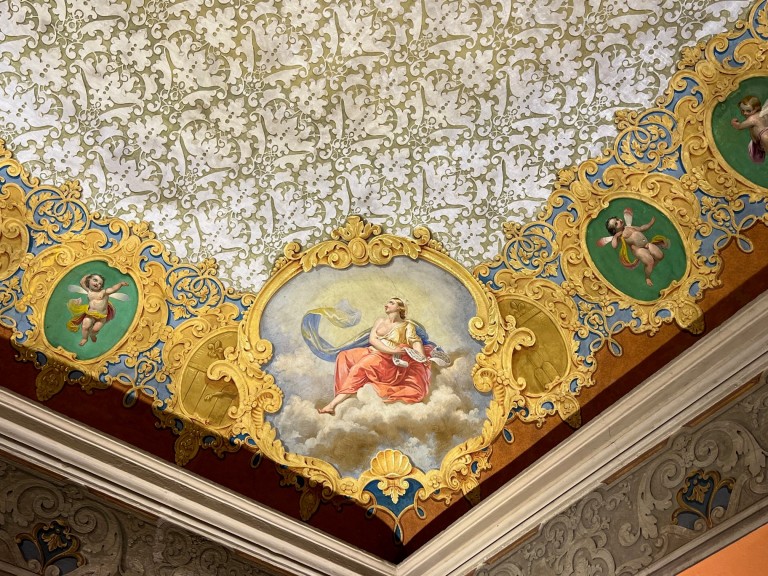 copertina di Palazzo Bonasoni e il suo portico affacciato sull’antico decumano