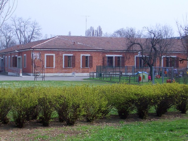 Il lager delle Caserme Rosse in parte riutilizzato come edificio scolastico