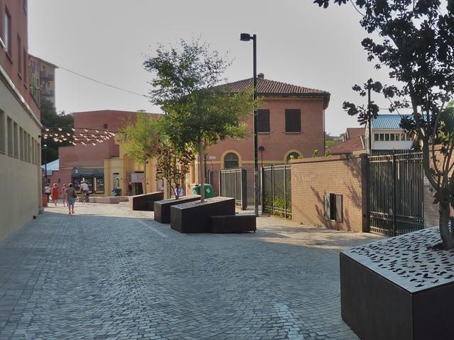 Area pedonale in via Azzo Gardino - 2015 	