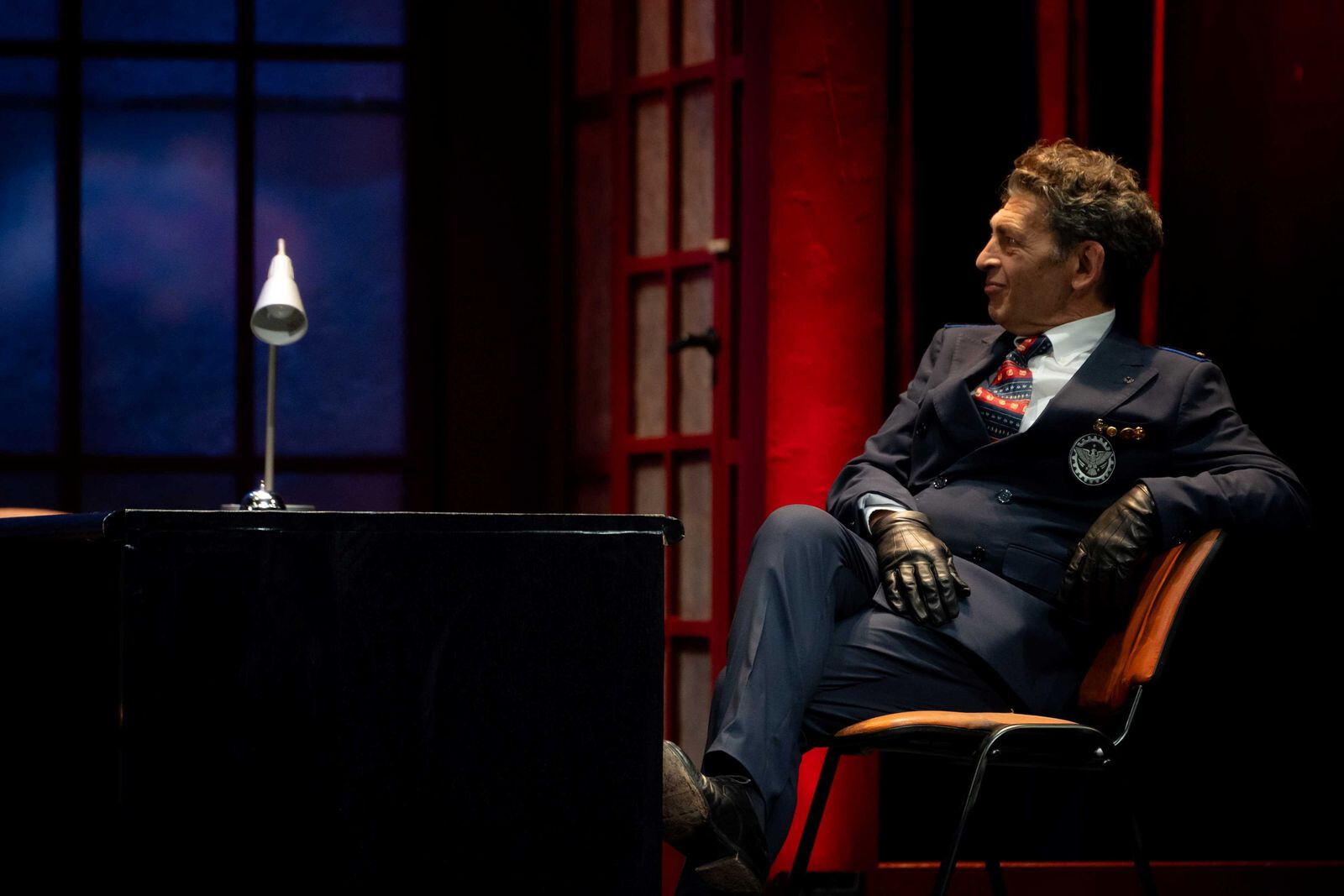 A Mirror - Uno spettacolo falso e NON autorizzato