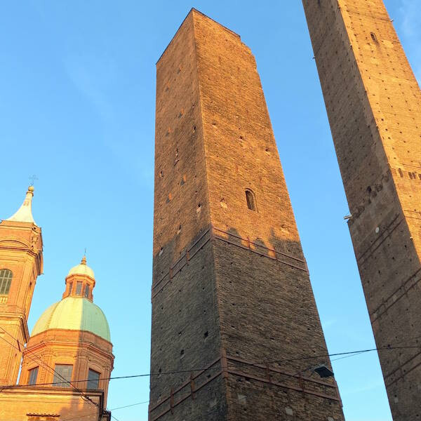 copertina di Sosteniamo Garisenda