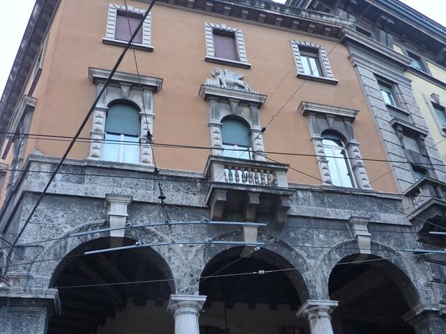 Palazzo del Commercio - Lato su via Rizzoli