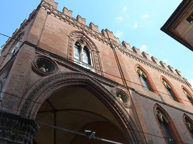 Palazzo della Mercanzia - via Castiglione