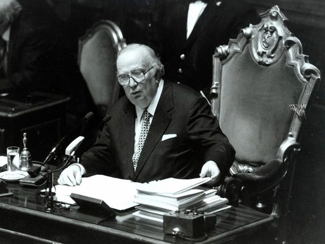 Giovanni Spadolini nel ruolo di Presidente del Senato 