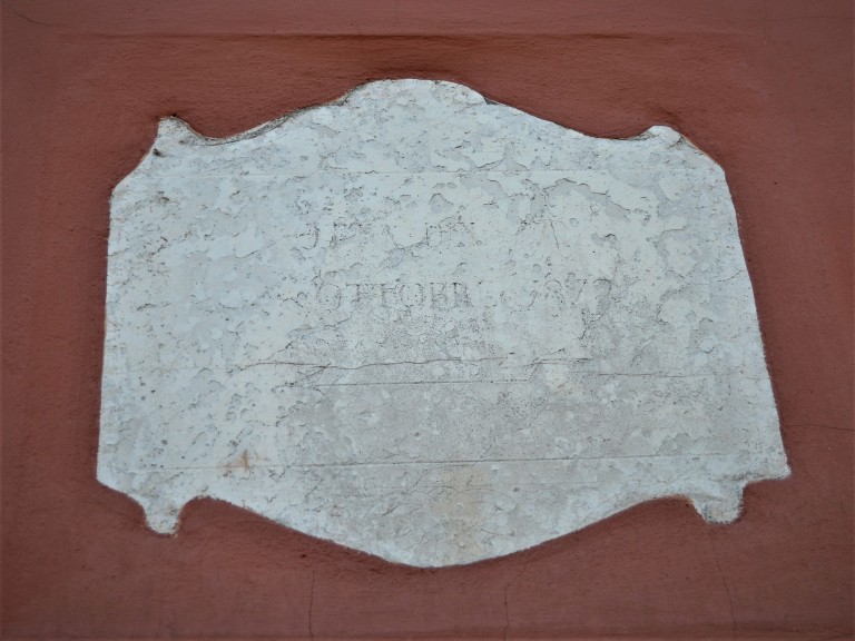 Targa che ricorda la rotta del Po nell'ottobre 1872