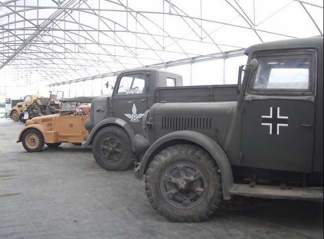 Museo memoriale della Libertà - Esposizione di veicoli bellici
