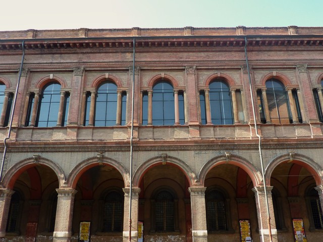 Un esempio di edificio decorato con i laterizi Galotti 