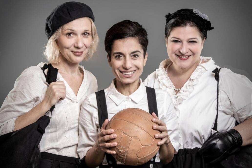 copertina di Giovinette - Le calciatrici che sfidarono il Duce