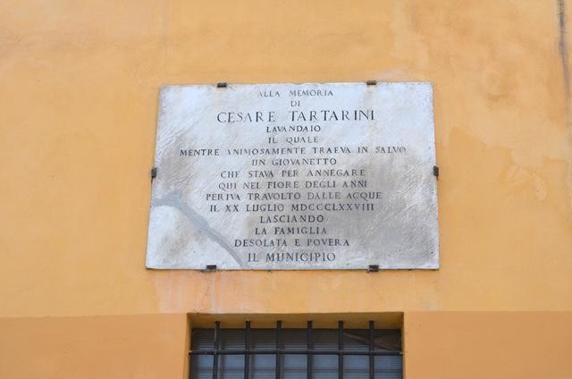 Opificio della Grada, lapide alla memoria di Cesare Tartarini